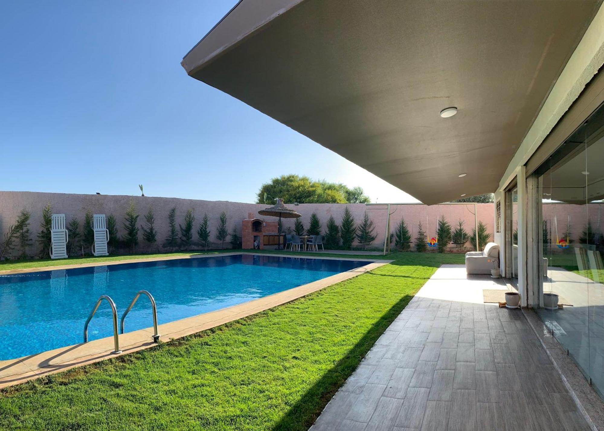 Familiale Avec Piscine A Golf Villa