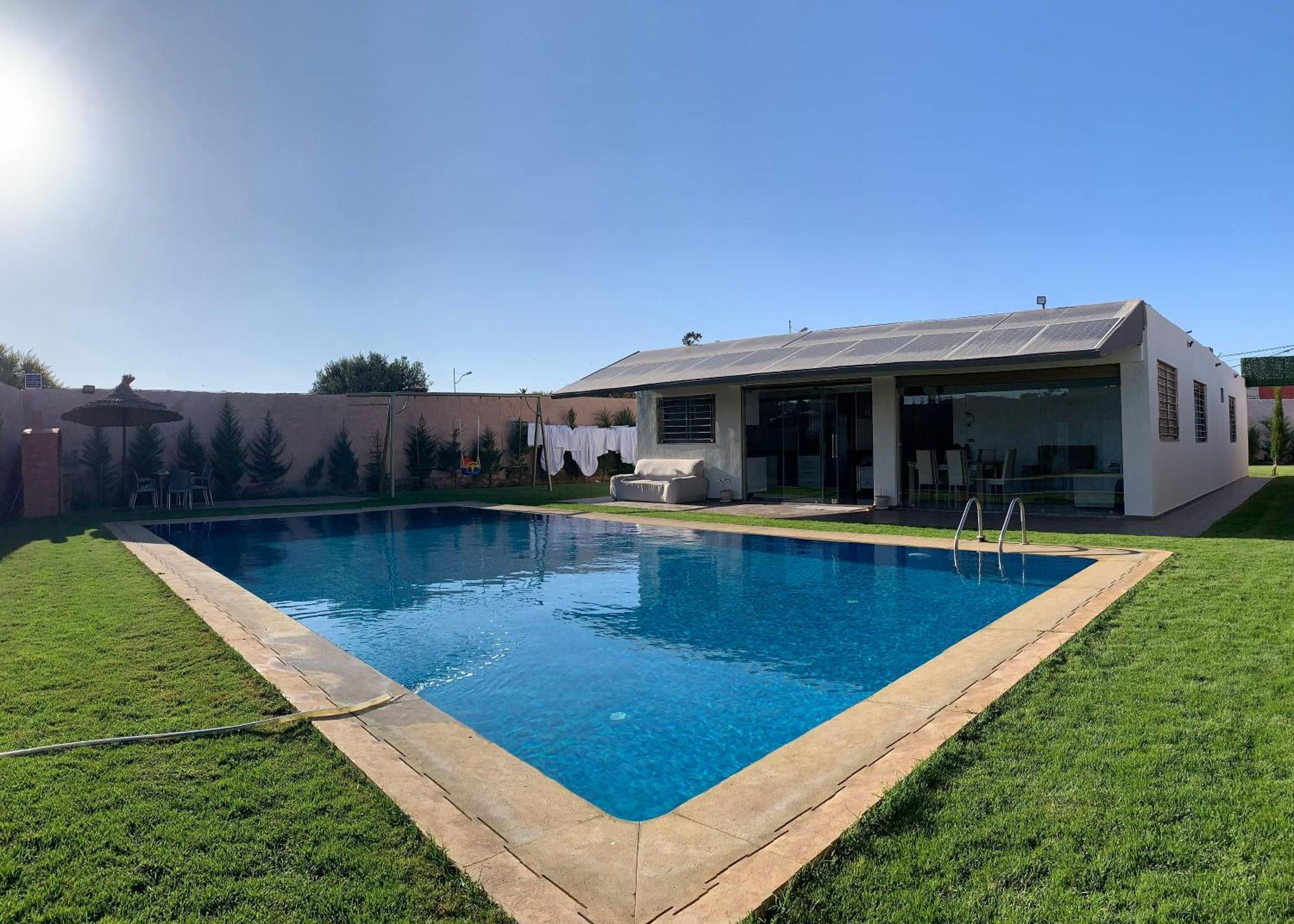 Familiale Avec Piscine A Golf *